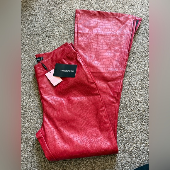 PrettyLittleThing RED FAUX LEATHER CROC V FRONT FLARED PANTS NWT SIZE 8 - Picture 8 of 8